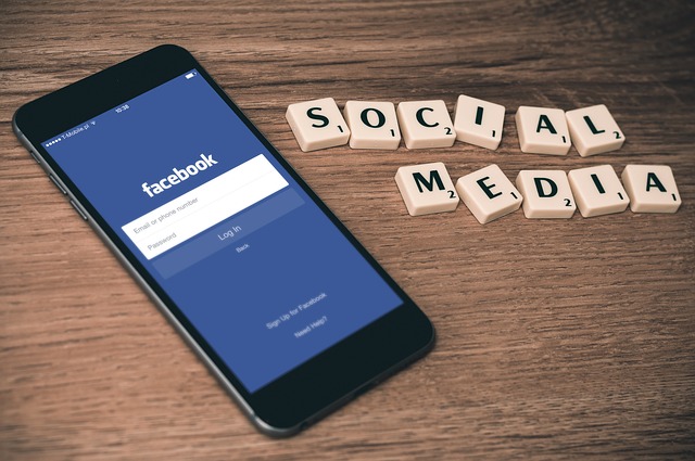 sociální média a facebook